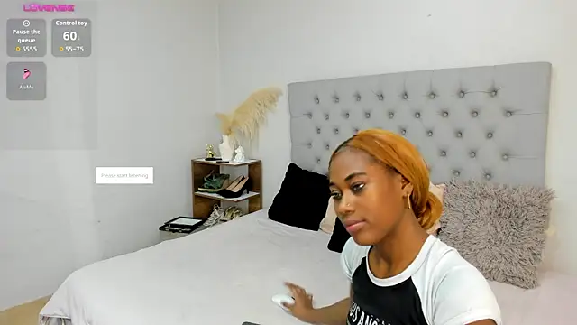 SofiRuiz  online show from January 19, 4:49 am