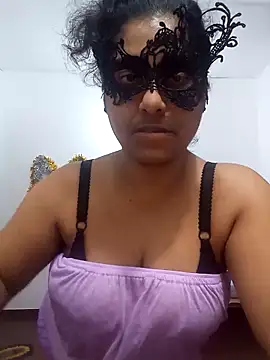 Expose Queen online show from May 19, 7:42 pm