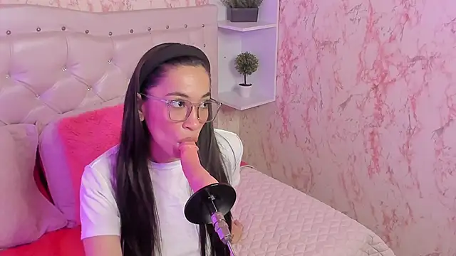 Snapshot of GabbiePrice chatting on November 18, 3:38 pm GabbiePrice online show from November 18, 3:38 pm