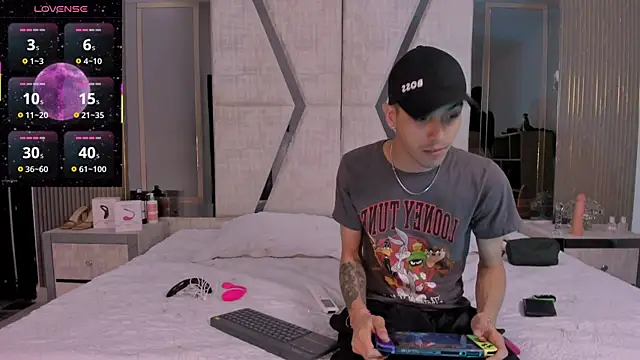 DerryAndIzzy online show from November 6, 2:07 pm