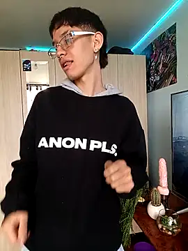 heyy noah11 online show from October 31, 7:59 pm