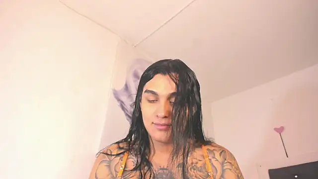 Snapshot of BiancaValentinna chatting on November 10, 5:12 pm BiancaValentinna online show from November 10, 5:12 pm