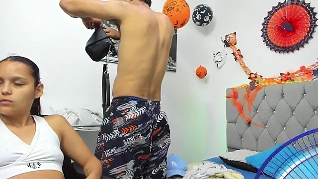 Snapshot of Sofi_And_Santy chatting on November 4, 11:48 pm Sofi And Santy online show from November 4, 11:48 pm