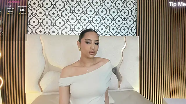 Snapshot of BEELLA_TAY1 chatting on October 23, 1:43 pm BEELLA TAY1 online show from October 23, 1:43 pm