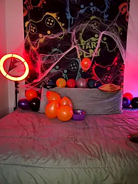 MiniMonroe online show from November 1, 8:27 am