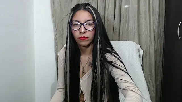Snapshot of AlejaRosuie chatting on October 20, 2:12 am AlejaRosuie online show from October 20, 2:12 am