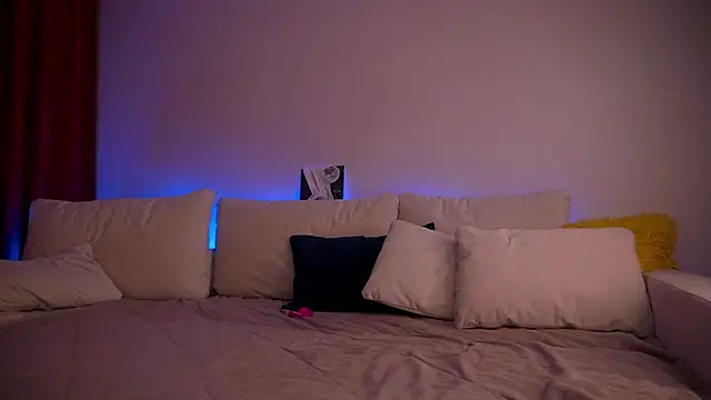 Snapshot of _infinitespring_ chatting on October 30, 7:21 am infinitespring online show from October 30, 7:21 am