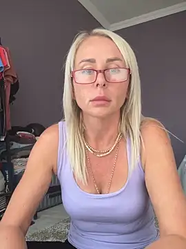 Snapshot of ElenabonyX chatting on October 11, 12:36 pm ElenabonyX online show from October 11, 12:36 pm