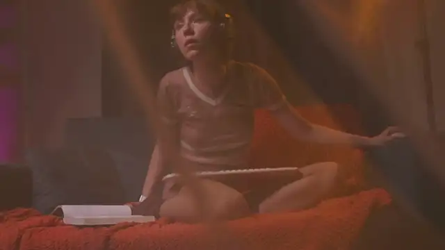 Snapshot of your_carrie chatting on November 12, 10:26 am your carrie online show from November 12, 10:26 am