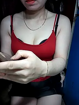 LeanaLy online show from November 10, 7:29 am