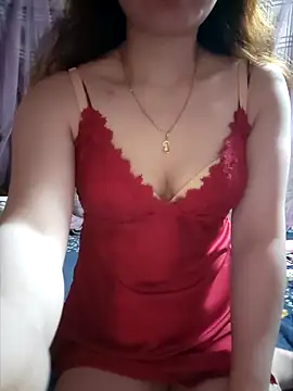 LeanaLy online show from December 3, 1:42 pm