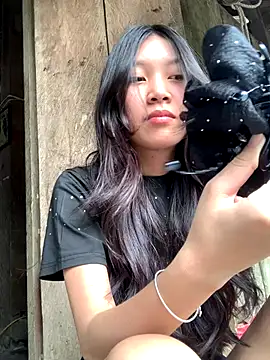 Snapshot of linh-lan1 chatting on October 29, 6:59 am linh-lan1 online show from October 29, 6:59 am