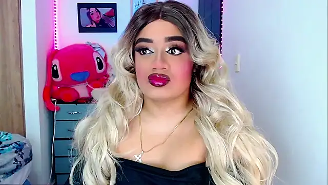 Snapshot of Sofiabigcock22 chatting on November 5, 11:27 pm Sofiabigcock22 online show from November 5, 11:27 pm