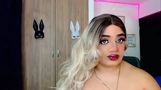 Snapshot of Sofiabigcock22 chatting on November 7, 11:43 am Sofiabigcock22 online show from November 7, 11:43 am