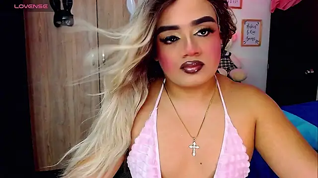 Snapshot of Sofiabigcock22 chatting on November 11, 11:32 am Sofiabigcock22 online show from November 11, 11:32 am