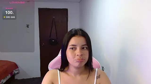 Snapshot of Megan_ve chatting on October 15, 1:17 am Megan ve online show from October 15, 1:17 am