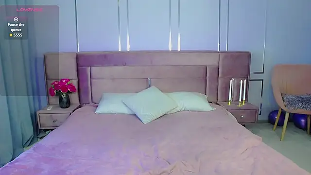 EvaBilss online show from March 24, 8:03 pm