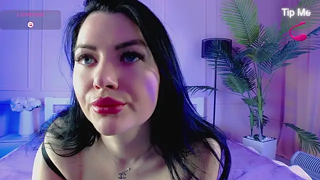 EvaBilss online show from April 20, 6:16 am