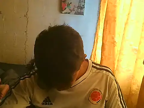 Snapshot of horny_latin_couple1 chatting on October 16, 1:56 pm horny latin couple1 online show from October 16, 1:56 pm