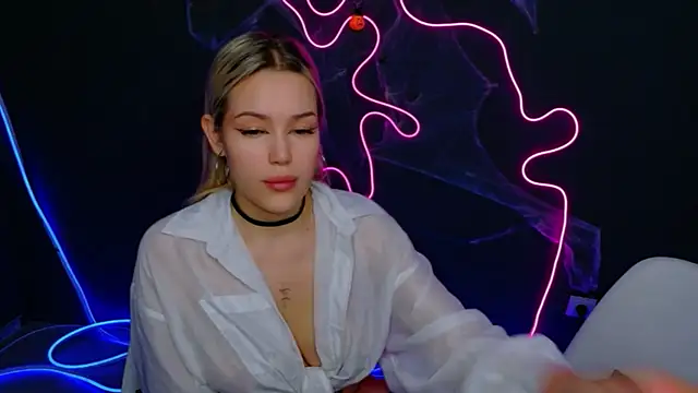 Snapshot of Eva_Mooor chatting on October 31, 3:18 am Eva Mooor online show from October 31, 3:18 am