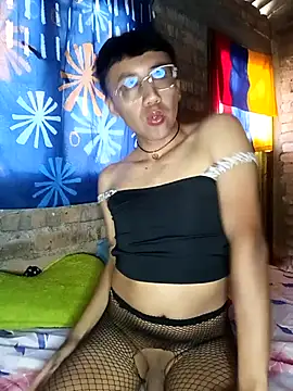 Snapshot of karola_horny chatting on October 23, 1:32 pm karola horny online show from October 23, 1:32 pm