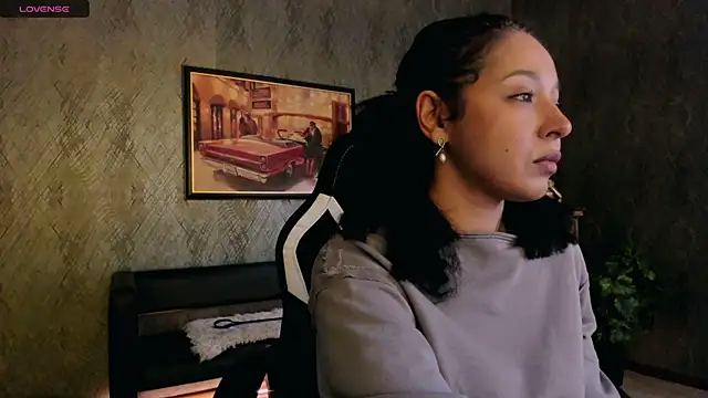 Aisha Goldstein online show from November 29, 12:08 pm