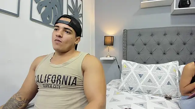 violeta and maxx online show from November 25, 1:05 am