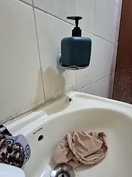 Snapshot of crawlerdrill chatting on November 9, 2:43 am crawlerdrill online show from November 9, 2:43 am