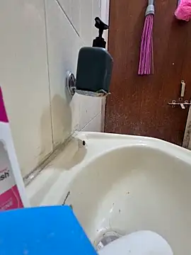 Snapshot of crawlerdrill chatting on December 1, 2:38 am crawlerdrill online show from December 1, 2:38 am