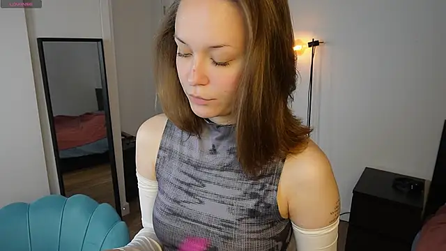 Snapshot of NeonyMuse chatting on November 21, 10:36 am NeonyMuse online show from November 21, 10:36 am