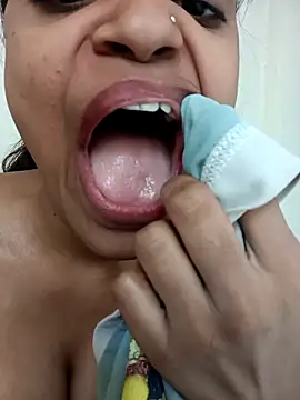 Snapshot of Zoya-Baby1 chatting on November 9, 6:33 am Zoya-Baby1 online show from November 9, 6:33 am