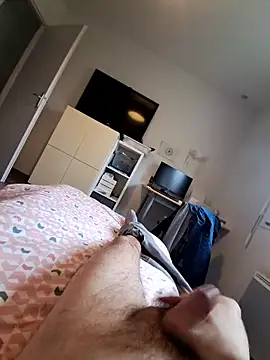 Snapshot of nico33000a chatting on December 15, 9:35 am nico33000a online show from December 15, 9:35 am