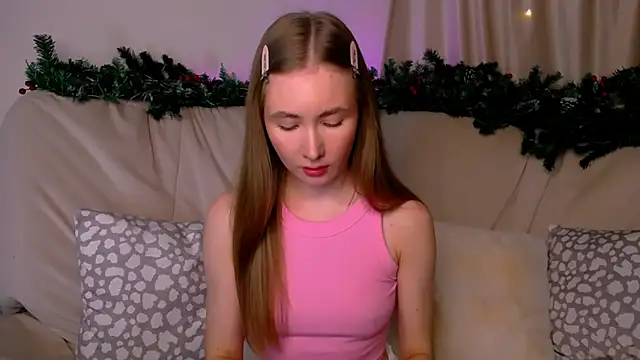 Snapshot of EllyColins chatting on December 19, 3:02 am EllyColins online show from December 19, 3:02 am