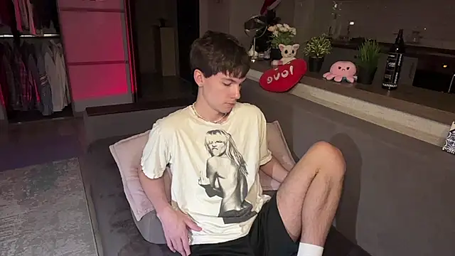 Snapshot of Jeremy1Scott chatting on December 3, 9:35 pm Jeremy1Scott online show from December 3, 9:35 pm