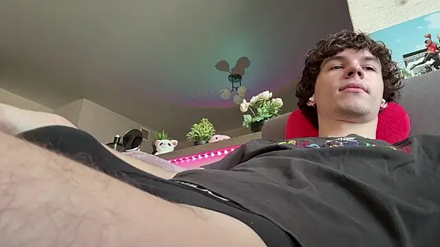 Jeremy1Scott online show from March 25, 4:40 am