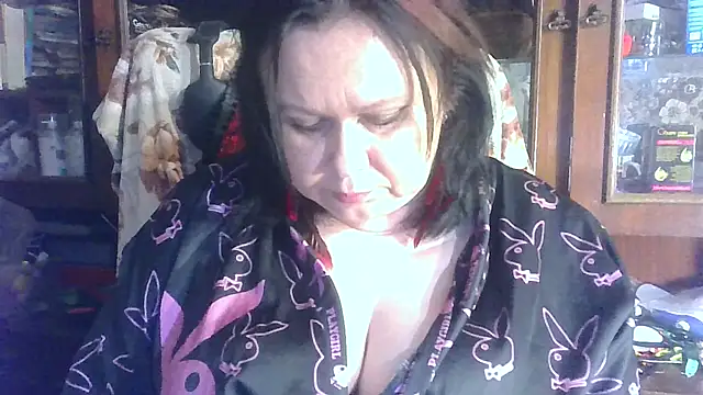 Snapshot of CharleeKendall chatting on October 28, 4:20 pm CharleeKendall online show from October 28, 4:20 pm