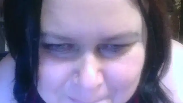 Snapshot of CharleeKendall chatting on November 2, 11:29 pm CharleeKendall online show from November 2, 11:29 pm