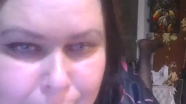 Snapshot of CharleeKendall chatting on November 17, 8:03 pm CharleeKendall online show from November 17, 8:03 pm