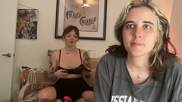 Snapshot of lill_daddysgirl chatting on October 28, 4:09 pm lill daddysgirl online show from October 28, 4:09 pm