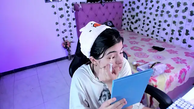 Snapshot of selina_lovers_ chatting on December 3, 4:09 am selina lovers online show from December 3, 4:09 am