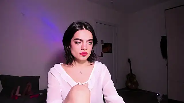 Snapshot of nightfloatt chatting on December 17, 1:06 pm nightfloatt online show from December 17, 1:06 pm