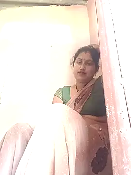 Snapshot of Rayal_bhabi chatting on December 4, 5:28 am Rayal bhabi online show from December 4, 5:28 am