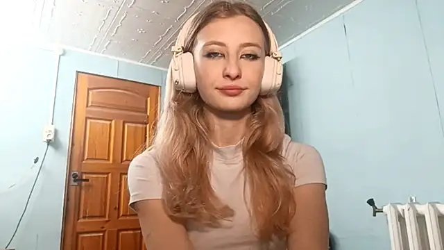 Snapshot of AmeliLia chatting on October 14, 3:02 pm AmeliLia online show from October 14, 3:02 pm