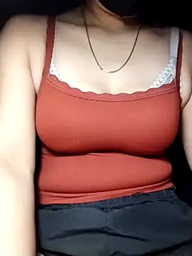 YiyinLy online show from October 20, 8:20 pm