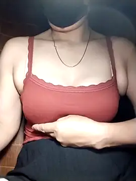 YiyinLy online show from October 29, 8:32 pm