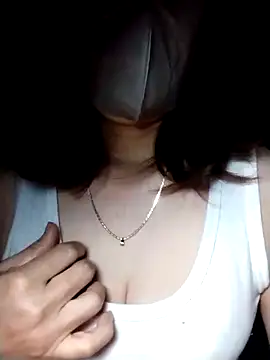 YiyinLy online show from November 3, 8:43 pm