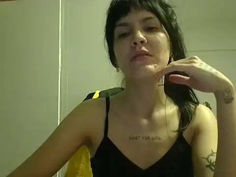 Snapshot of miapink33 chatting on November 15, 1:47 am miapink33 online show from November 15, 1:47 am