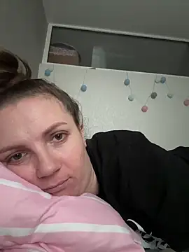 Amy  Leee  online show from February 16, 7:04 am