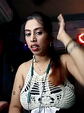 Snapshot of Darling_Annie chatting on December 3, 6:39 pm Darling Annie online show from December 3, 6:39 pm