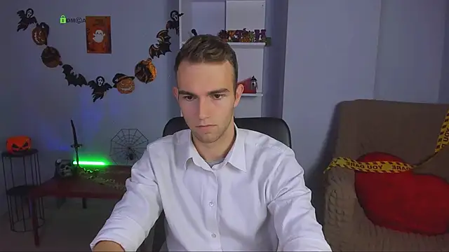 Snapshot of astren_villo chatting on October 28, 1:25 pm astren villo online show from October 28, 1:25 pm